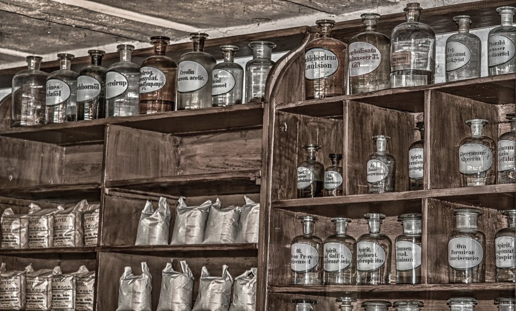 pharmacy-3377670_1920