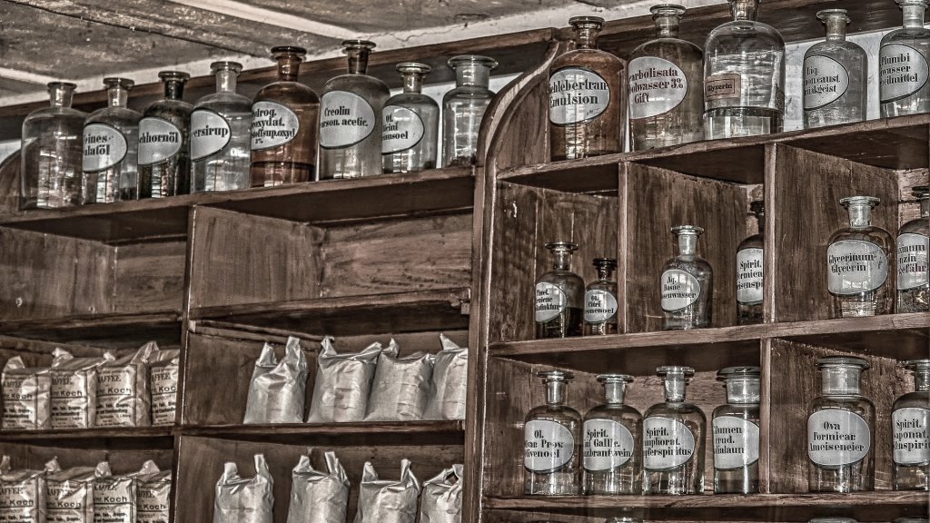 pharmacy-3377670_1920