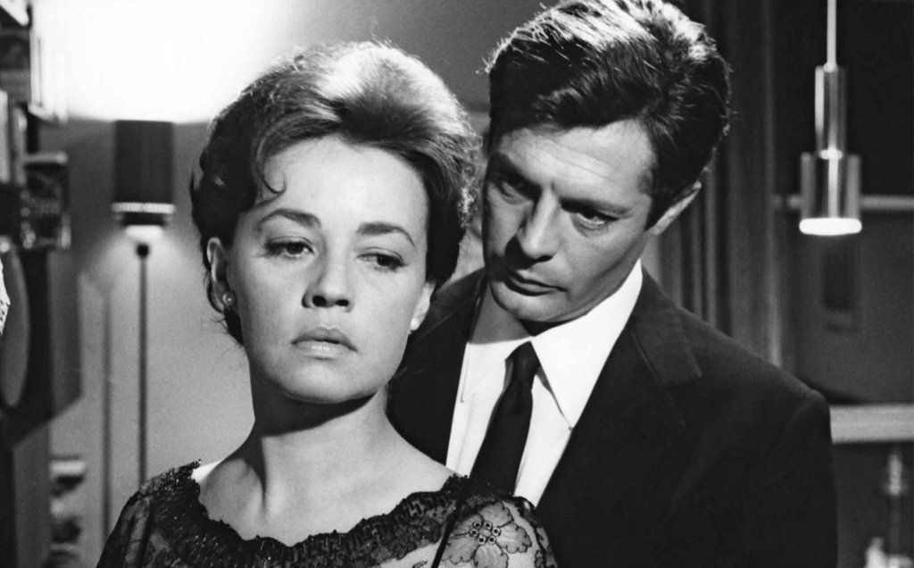 \"Нощта\" (La Notte, 1961)
Хладната красота на Моро я прави идеална за главната роля във филма на италианския режисьор Микеланджело Антониони, който продължава тенденцията от филма си L\'Avventura с тази история за обтегнатите отношения на една брачн