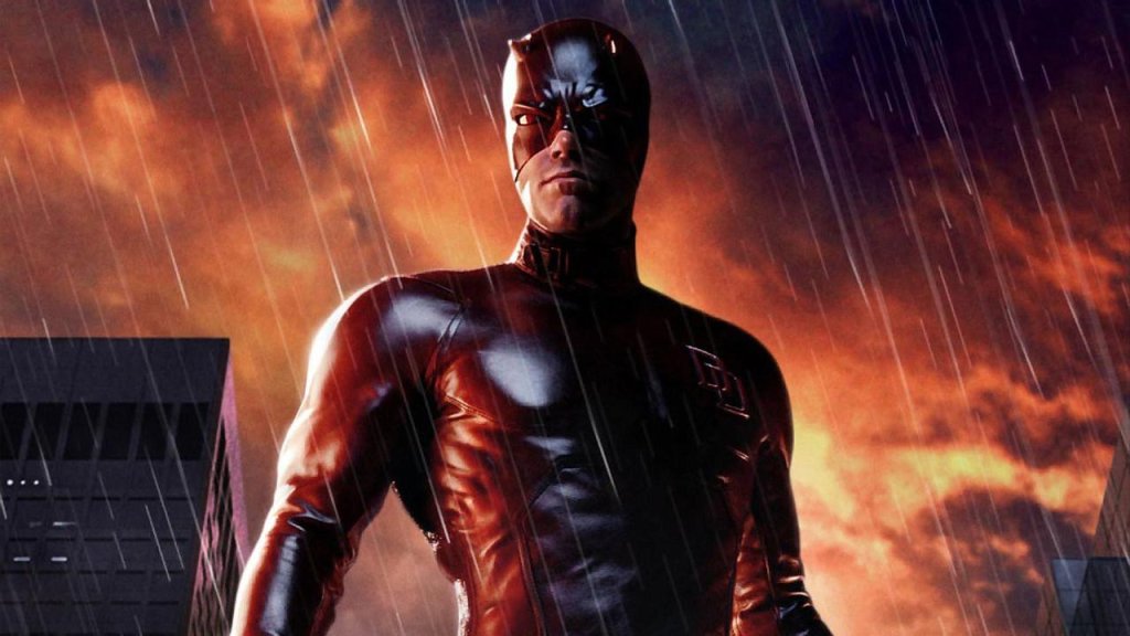 Daredevil 
Като говорим за Бен Афлек, редно е да споменем неговият единствен опит до момента да бъде супергерой. Опитът на така наречения филм, се нарича Daredevil или както гласеше безумният му превод на български „Дявол на доброто“. Афлек изглежда 