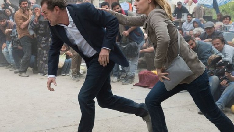 Homeland
Петият сезон на Homeland е брутална и хладнокръвна версия на истинския живот. Театърът на военните действия вече не е в Близкия изток, а е в сърцето на Европа (и щаб-квартира на световния шпионаж) - Берлин. 
Всеки от главните герои - Кери, Куин и Сол - са принудени да преминат през психически и физически ад в опита си да се справят с изолацията и предателството от най-доверените си хора, като едновременно с това се опитат да предотвратят мащабен терористичен акт с химическо оръжие, какъвто Западна Европа никога не е преживявала.
