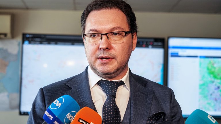 Даниел Митов призова прокурорския син да се предаде