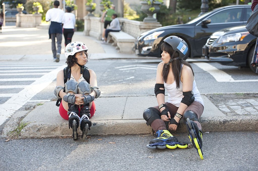 Broad city 
Принципно наградните комисии обичат грозновати жени, които правят телевизия, така че нашето учудване продължава да стои и да се питаме, защо не номинират Илана Глейзър и Аби Джейкъбсън толкова години. Broad City, за разлика от любимия на 