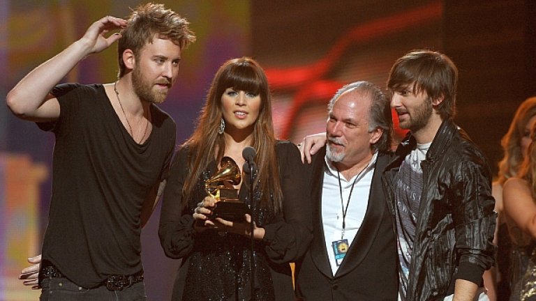 Кънтрягите от Lady Antebellum получават една от 6-те си награди на тазгодишните "Грами"