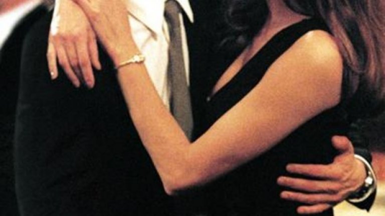 Искрата между Брад Пит и Анджелина Джоли пламна в "Мистър и Мисис Смит"