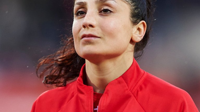 Надя беше водещ голмайстор в клубния си отбор Портланд Торнс миналия сезон. За да стигне до успехите си във футбола обаче, тя е преживяла много в родината си Афганистан