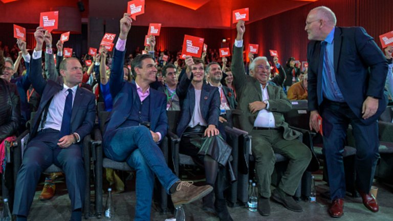 Официалният Spitzenkandidat на ПЕС Франс Тимерманс (първият вдясно) не е единственият функционер от ПЕС, който не влиза в синхрон с преобладаващото социалистическо настроение в организацията