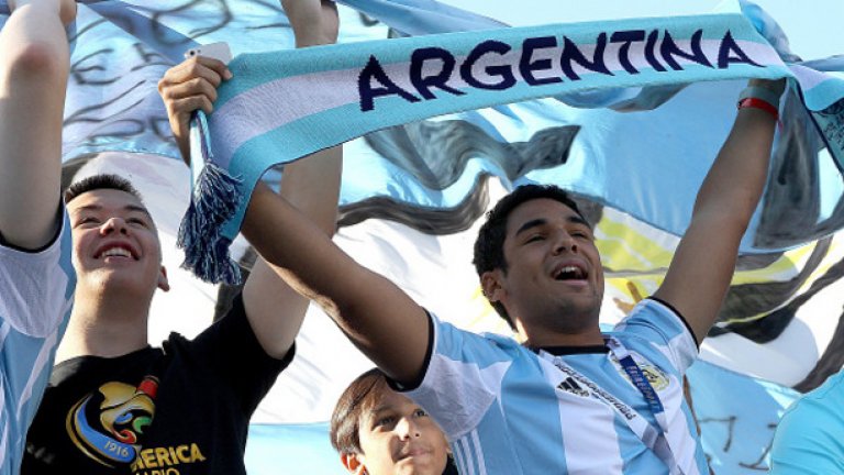 Аржентинските фенове мечтаят за трофей от Копа Америка.