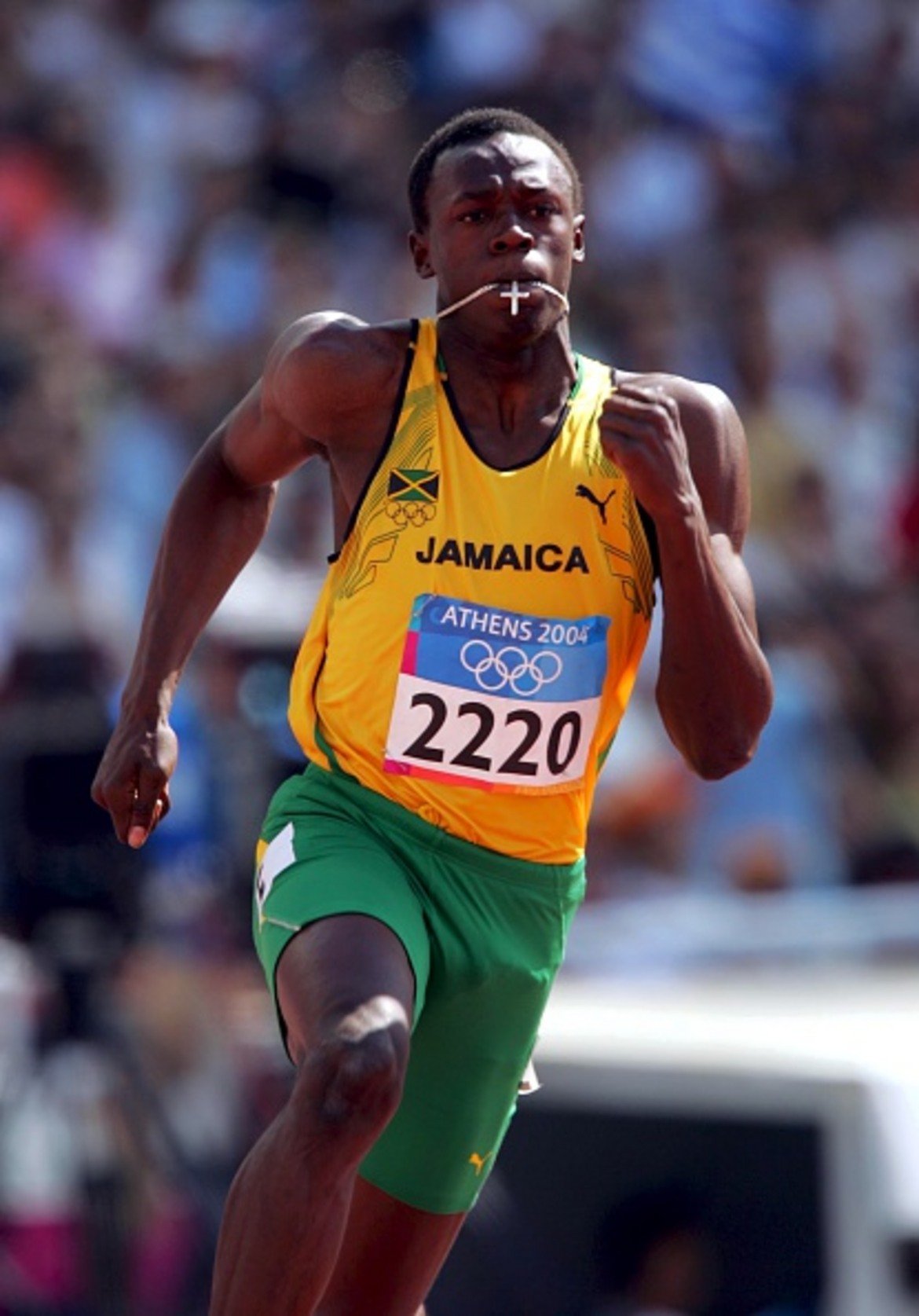 Олимпийският дебют
Година по-късно, когато е на 17, Болт представлява Ямайка на Олимпийските игри в Атина. Тогава контузия го спира още в първи кръг, но олимпийския му дебют бележи началото на професионалната му кариера като спринтьор.
