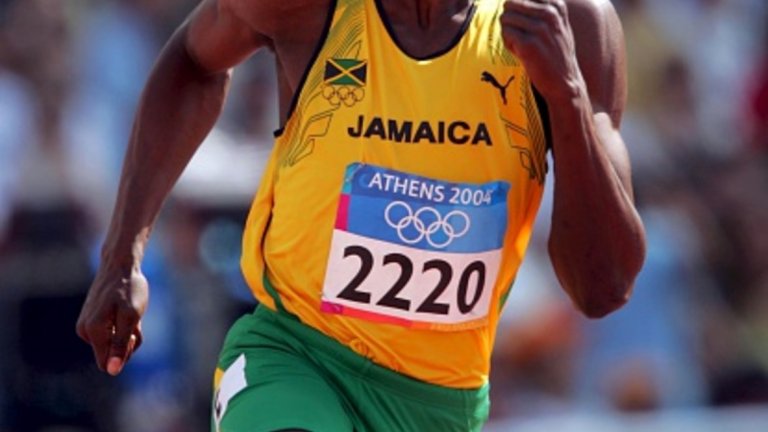 Олимпийският дебют
Година по-късно, когато е на 17, Болт представлява Ямайка на Олимпийските игри в Атина. Тогава контузия го спира още в първи кръг, но олимпийския му дебют бележи началото на професионалната му кариера като спринтьор.