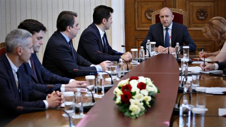 Диалогичност ще има и с всички народни представители, които са готови да взимат самостоятелни решения, подчертава Петков