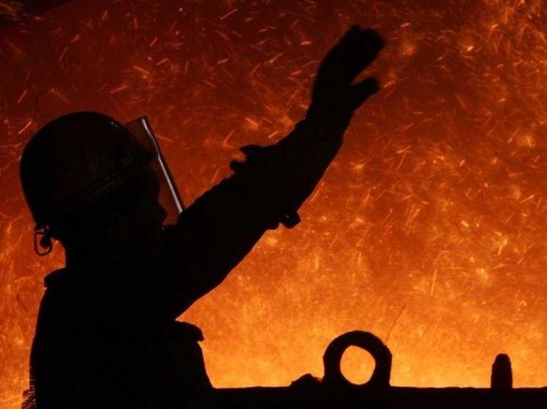 Работeщи с различни видове метали
С какво се занимават: Топят или рафинират различни метали и сплави

Обща вреда (точки): 52.8

Основни рискови фактори:

1. Излагане на замърсявания – 100

2. Риск от изгаряне, срязване, ухапване или ужилване – 96

3. Риск от инциденти – 94