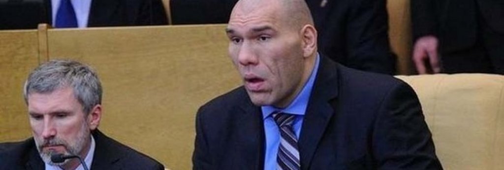 Николай Валуев. През 2011 г. бе избран за депутат от регионалното отделение на "Единна Русия" в Кемеровска област. В момента е член на парламентарната комисия по физическа култура, младежта и спорта.