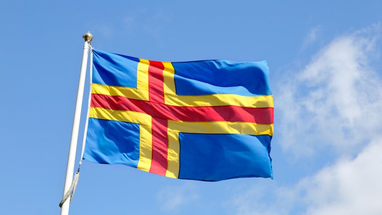 Флагът на Оландските острови.