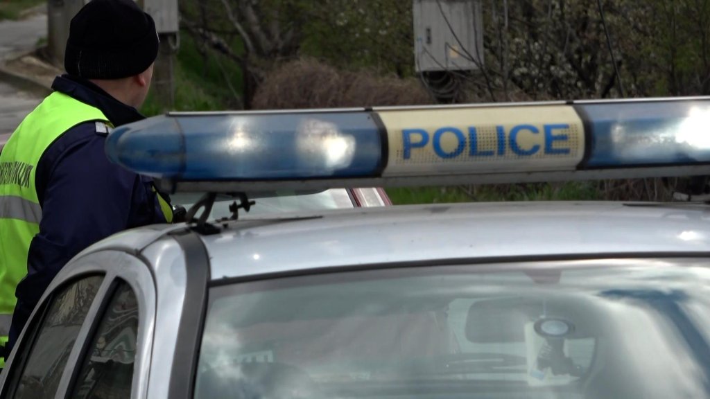 Акция срещу купуването на гласове: Иззеха близо 200 лични карти на покойници