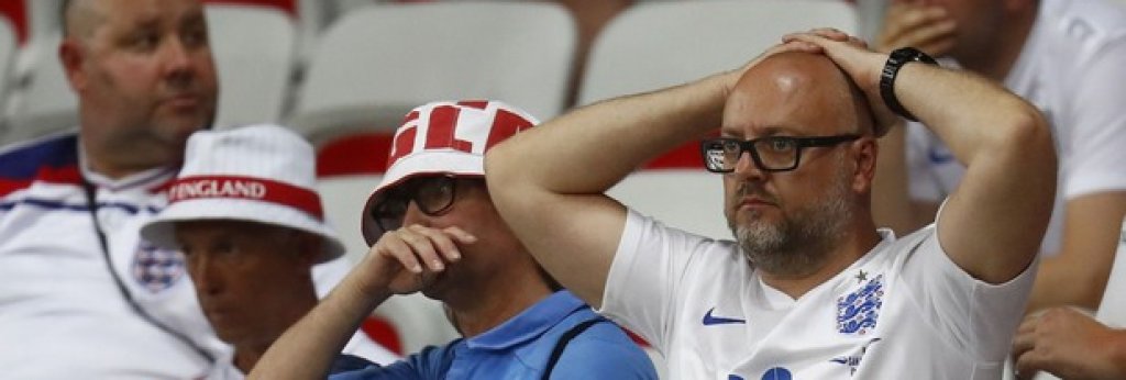 Само Англия може да напусне два пъти Европа за една седмица. That was fast, #ENG fan. #Euro2016 pic.twitter.com/snn0Tmf71S&mdash; Bleacher Report UK (@br_uk) June 27, 2016
