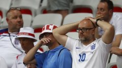 Само Англия може да напусне два пъти Европа за една седмица. That was fast, #ENG fan. #Euro2016 pic.twitter.com/snn0Tmf71S&mdash; Bleacher Report UK (@br_uk) June 27, 2016
