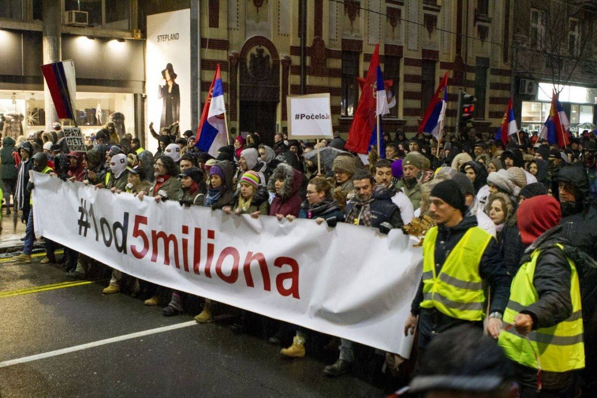 На фона на масовите антиправителствени протести в страната