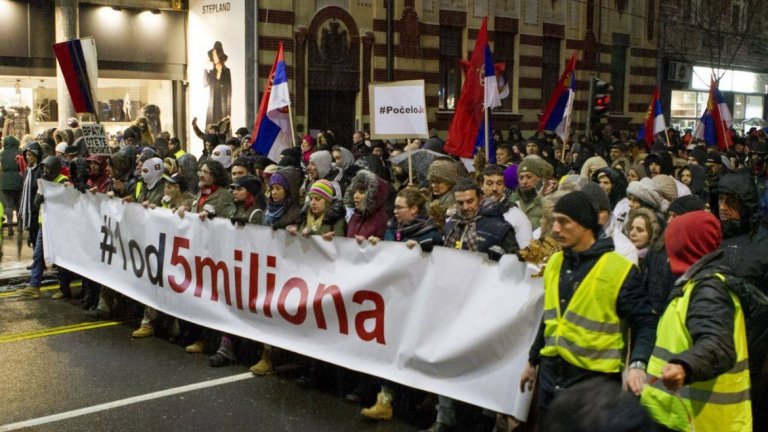 На фона на масовите антиправителствени протести в страната
