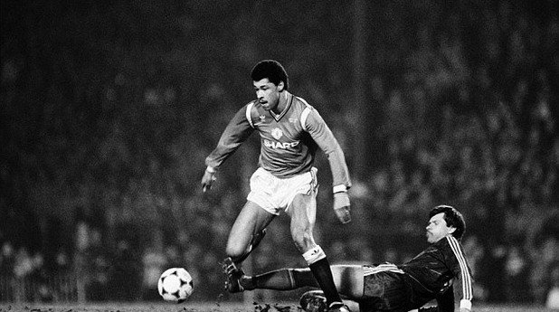 Видеотон - Манчестър Юнайтед 1:0, 1985 г. УЕФА
Англичаните печелят с 1:0 у дома, но унгарците стигат до успех със същия резултат в реванша в редовното време и печелят след изпълнение на дузпи. Единственото попадение във вратата на Бейли пада след удар от около 25 метра.