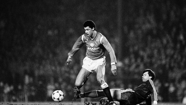 Видеотон - Манчестър Юнайтед 1:0, 1985 г. УЕФА
Англичаните печелят с 1:0 у дома, но унгарците стигат до успех със същия резултат в реванша в редовното време и печелят след изпълнение на дузпи. Единственото попадение във вратата на Бейли пада след удар от около 25 метра.