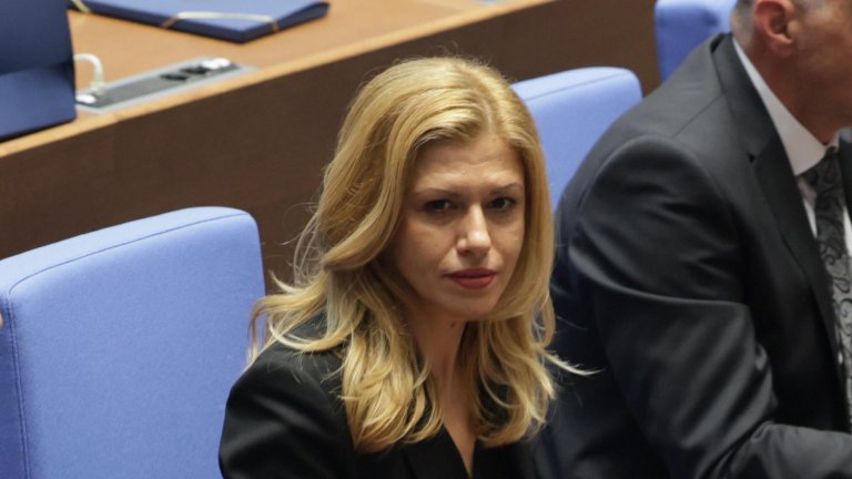 Михаела Доцова е новият председател на Народното събрание