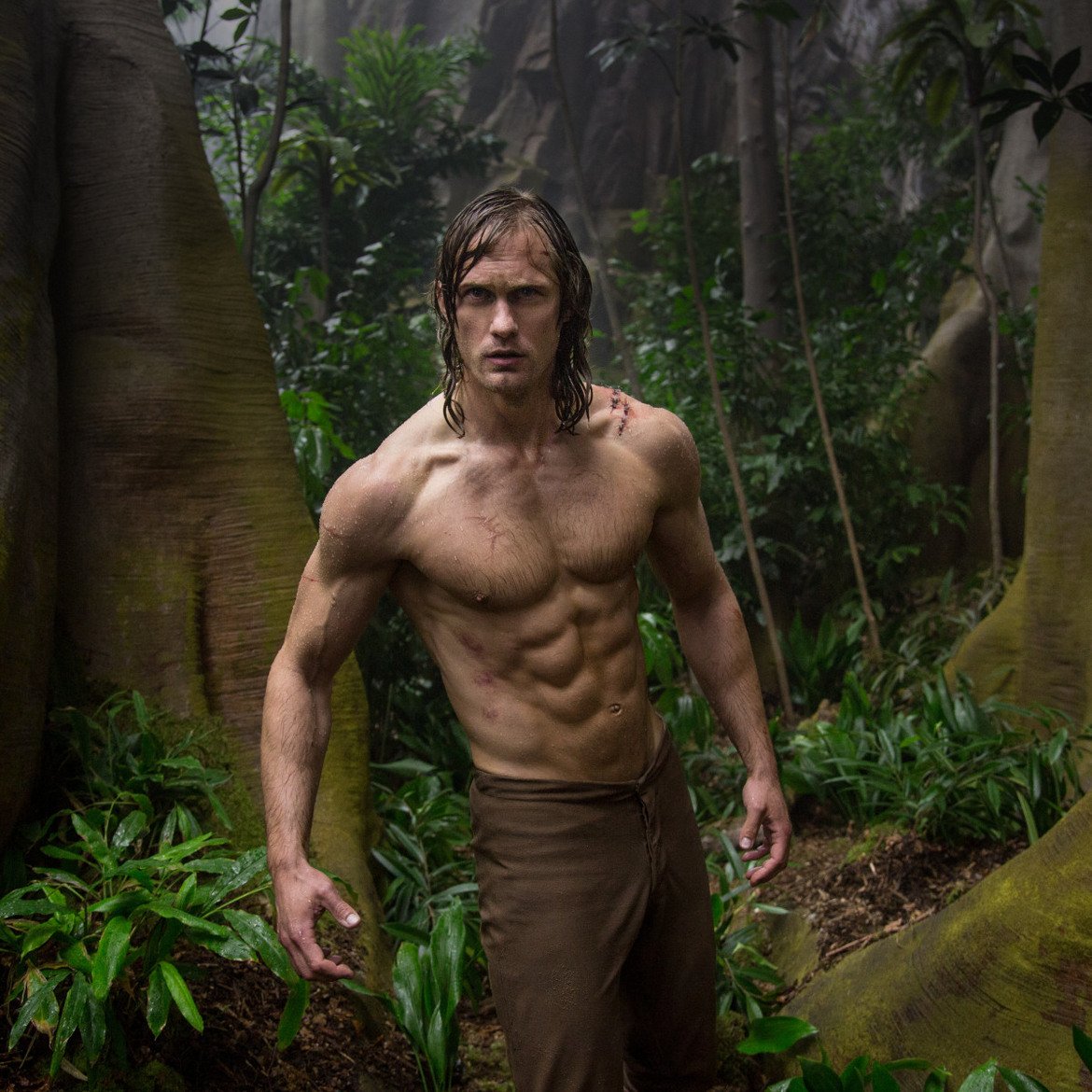 Александър Скарсгард - Легендата за Тарзан (The Legend of Tarzan, 2016) 

Когато Скарсгард приема ролята във филма, всички знаят, че актьорската подготовка няма да се размине с тренировки и хранителен режим. Никой обаче не очаква, че 194-сантиметровият швед ще стигне до толкова сериозна отдаденост на тялото си. Треньорът му дори казва, че се е налагало да го принуждава да си почива, за да не се контузи при извайването на широкия гръб и изрязания корем.