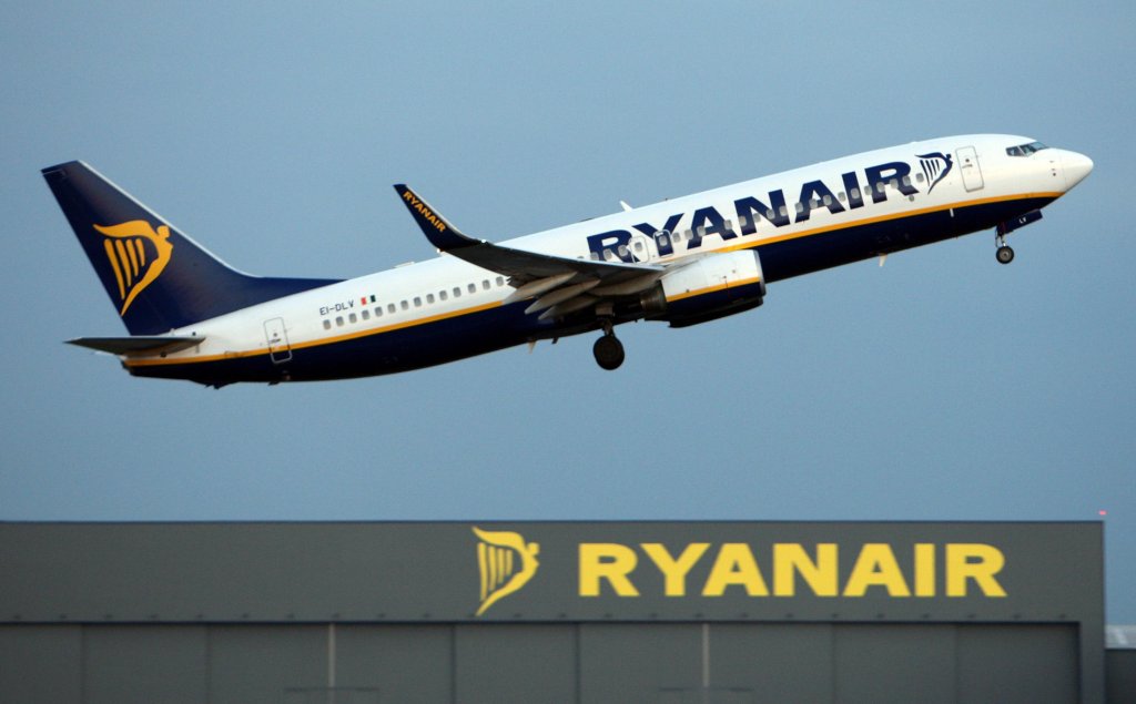Ryanair posts rise in profits