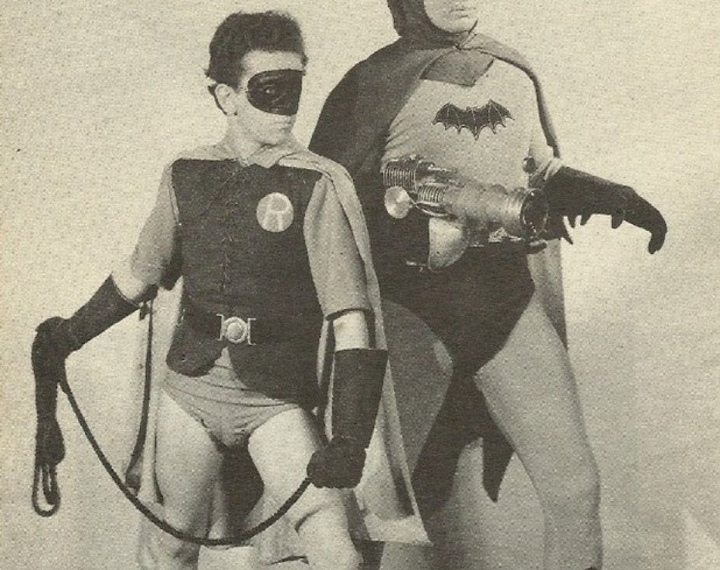 Люис Уилсън и Дъглас Крофт като Батман и Робин в сериала "Батман" (1943)