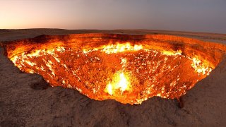 Гурбангули Бердимухамедов иска да загаси „Портите на ада“ в Туркменистан