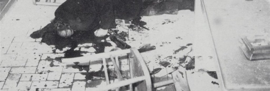Трупът на Микеле Каватайо след клането на Виале Лацио в Палермо.  Убити са петима души.