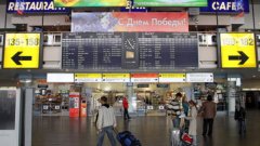 Изненадващо много хора стоят с месеци на най-натовареното московско летище