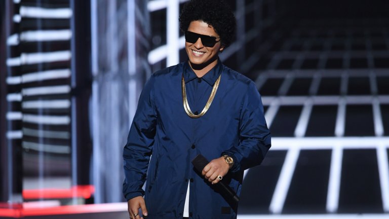 Десета позиция е за Бруно Марс.