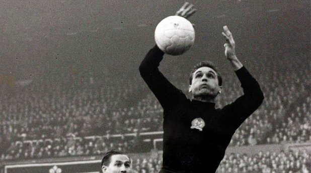Първият вратар-либеро е Гюла Грошич, покойният пазител на вратата на великия унгарски тим от 50-те години.