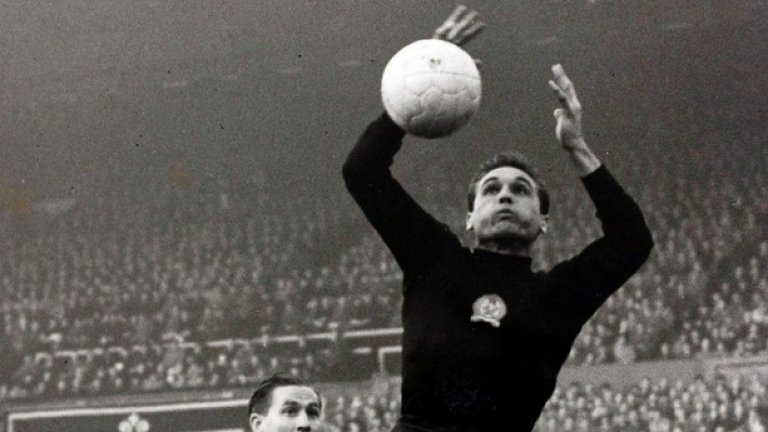 Първият вратар-либеро е Гюла Грошич, покойният пазител на вратата на великия унгарски тим от 50-те години.