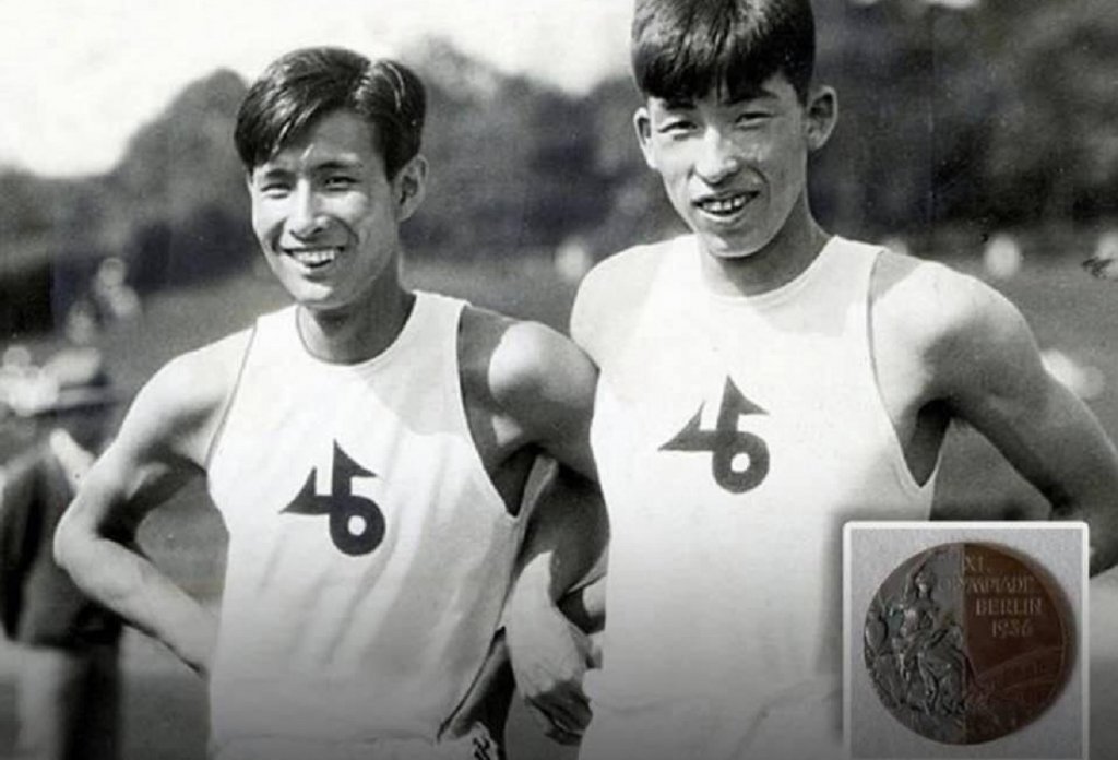 Шухей Нишида и Суео Ое създават "Медала на приятелството" - наполовина сребърен, наполовина бронзов