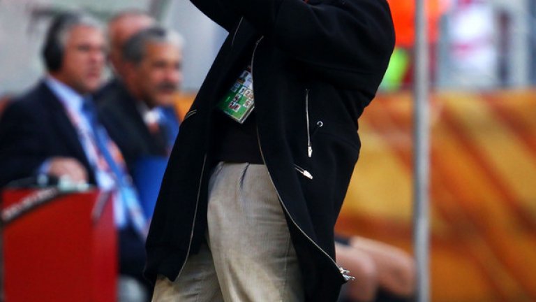 2010 г. - Дунга се ядосва, а Бразилия допуска обрат от Холандия от 1:0 до 1:2 и отпада на четвъртфинал на световното.