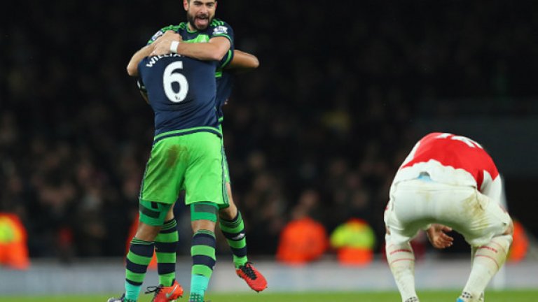 Арсенал, 2 март
Загубата от Суонзи подсили напрежението над Арсен Венгер. Лондончани започнаха годината в добра позиция да преследват титлата, но в началото на март стана ясно, че отново няма да успеят. Арсенал спечели само 2 от възможни 9 точки и бе зад борда, но малко по-късно се върна в играта с успех над Лестър. Поредните загуби от Юнайтед и Суонзи обаче окончателно сложиха точка на борбата за първото място.