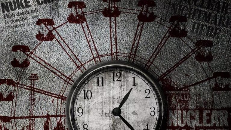 "Чернобилска молитва", Светлана Алексиевич
Изд. Paradox
Книгата на украинката се фокусира не върху Чернобил, а върху това, което тя нарична "пропусната история" около инцидента с атомната централа. Как го прави? Чрез умението си да създава колажи от човешки гласове. Книга, до която трябва да се докоснете, но към която не трябва да се подхожда лековато, защото се чете трудно.