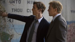 Те не са идеални, даже напротив. Имат повече слабости отколкото качества, но дълбоко в себе си пазят тази хуманност и морал, които и ти искаш да имаш