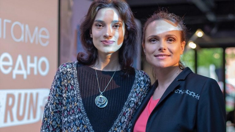 Актрисата Ирмена Чичикова, която ще бяга под номер едно в Women's Run, и Мира Драганова, Генерален директор НАОС регион Балкани