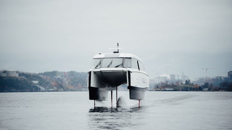 Корабчето "лети", което позволява по-малък разход на енергия.