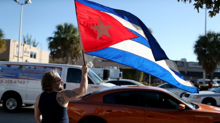 САЩ и Куба прекъсват дипломатически отношения през януари 1961 г. Възстановяването им предизвика радостни в Хавана