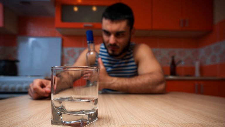 Историята на един ден без алкохол в името на ваксината срещу COVID-19