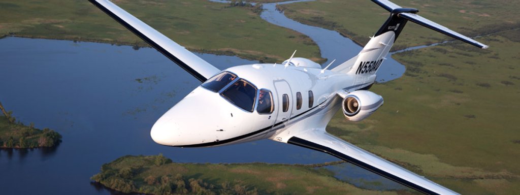 Eclipse 550
Цена: $2.89 милиона
От Eclipse твърдят, че това е единственият самолет с 2 двигателя за по-малко от 3 милиона долара. Той също така е и най-икономичния - 223 литра на час. Другите му мерки: 692 км/ч максимална скорост и 12 километра максимал