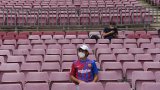 От тъга по Меси или от страх от Байерн: Къде изчезнаха феновете на Барселона?