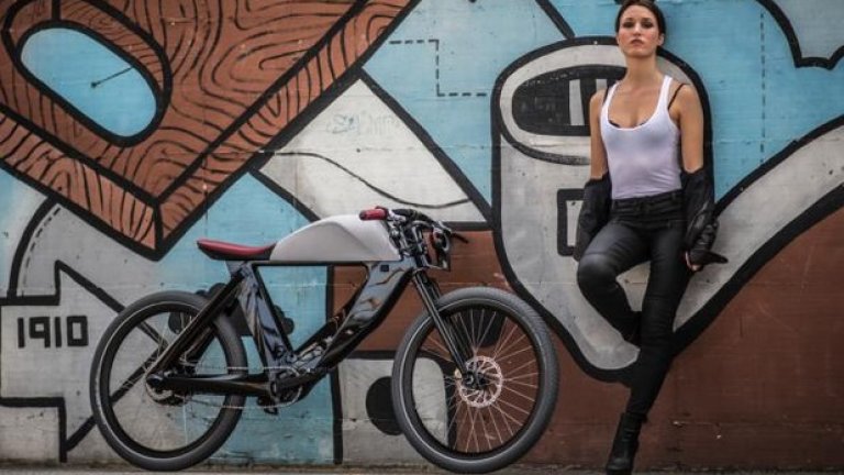 Екзотичен велосипед: SPA Bicicletto  
 Страна: Италия
 Драматичното Bicicletto от италианската SPA (Societa Piemontese Automobili), уважавано име в автопроизводството и дизайна, основано през 1906 г. – е вдъхновено от буталните cafe-racer мотоциклети на миналото. Не се подвеждайте обаче: този електрически хибрид е пълен с технологии от XXI век, включително лъскава композитна карбонова рамка, която свежда теглото до приемливите 23 кг. 
 Акумулаторът е разположен в долната част на рамката; фалшивият резервоар за гориво всъщност е отделение за багаж, върху което има LED дисплей, който съобщава скоростта и нивото на заряд на акумулатора. 
 С електрическото задвижване, Bicicletto достига максимална скорост 45 км/ч; компанията твърди, че колелото изминава 50 км само на електричество и цели 120 км, ако пътникът върти педалите. 
 Включен в стандартен електрически контакт, акумулаторът се презарежда за пет часа. 
 Подобно на някои други красиви возила от Италия, изключително стилното Bicicletto няма да бъде никак евтино. Когато велосипедът се появи в Европа в края на 2015 (и в останалата част от света през 2016), той ще струва приблизително колкото и чисто нов Fiat Panda.
 Цена: $11 000 (по ранни прогнози)