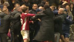 Двама треньори предизвикаха голямо меле в Англия (видео)