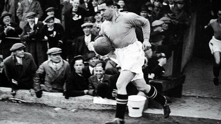 4. Дикси Дийн, 310 гола
Дикси е легенда на Евертън. Преди това играе за Транмиър. През 1925 г. преминава при "карамелите" и остава в техния състав в продължение на 12 години.
