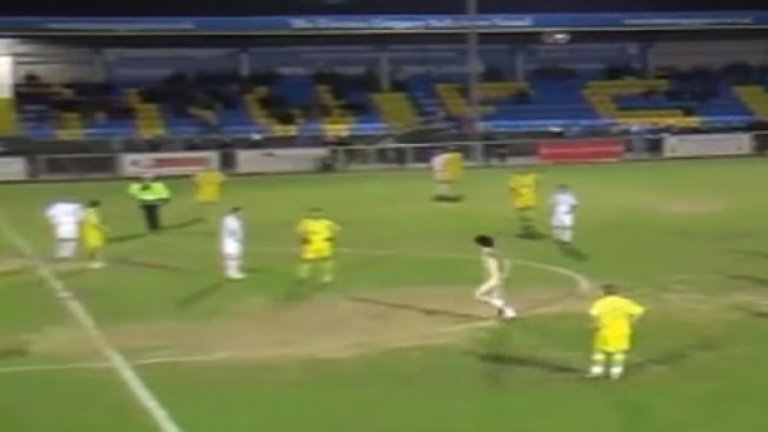 Ашли Викърс (Дорчестър)
Емблематичена случка от южната Конференция на Англия. Капитанът на Дорчестър кипна, след като дегизиран като Борат мъж нахлу на терена и бе "подгонен" от трима стюарди с обща тежест около 450 кг. Ашли Викърс свали нарушителя с ръгби прийом и получи признанието на охранителите, но съдията сметна, че е прекалил и го прати под душовете.